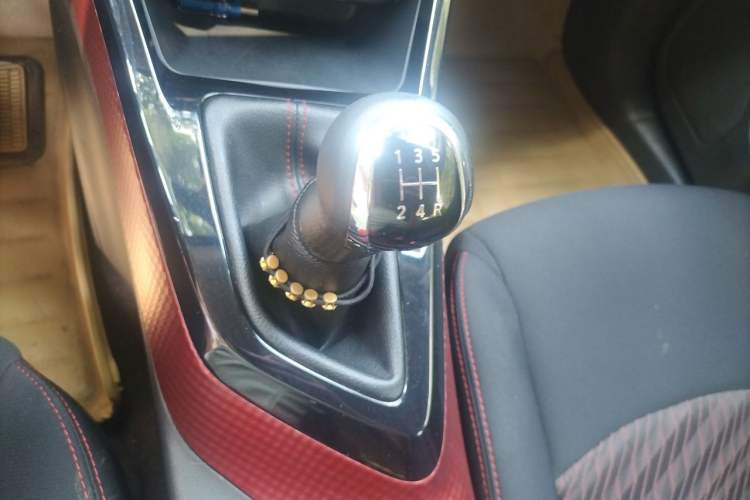 Used Nissan Lannia 2016 1.6L Manual Cool Edition Gear Lever