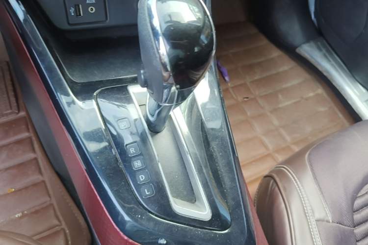 Used Nissan Lannia 2016 1.6L CVT Cool Edition Gear Lever