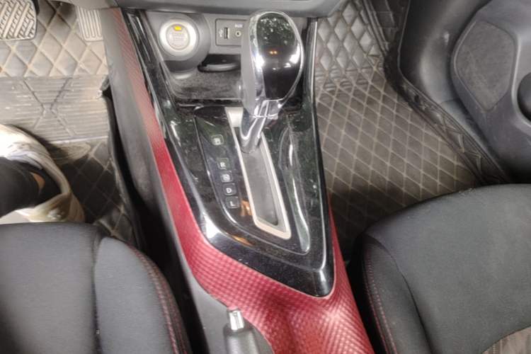 Used Nissan Lannia 2016 1.6L CVT Smart Cool Edition Gear Lever