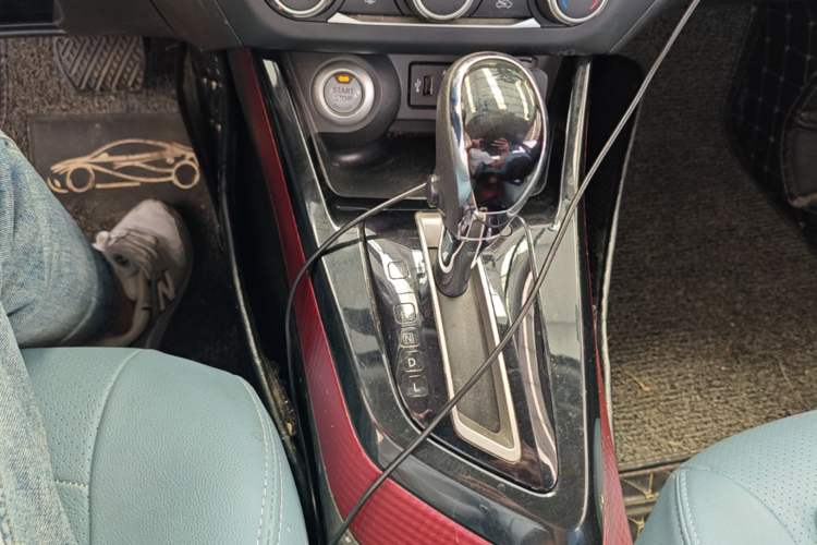 Used Nissan Lannia 2016 1.6L CVT Smart Cool Edition Gear Lever
