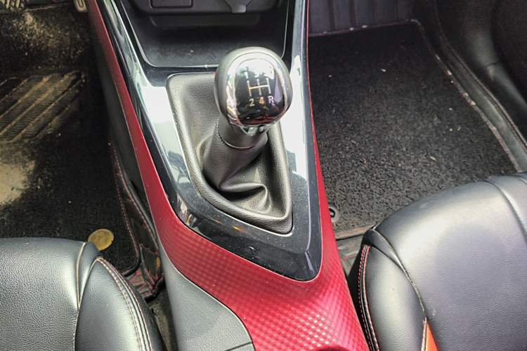 Used Nissan Lannia 2016 1.6L Manual Cool Edition Gear Lever