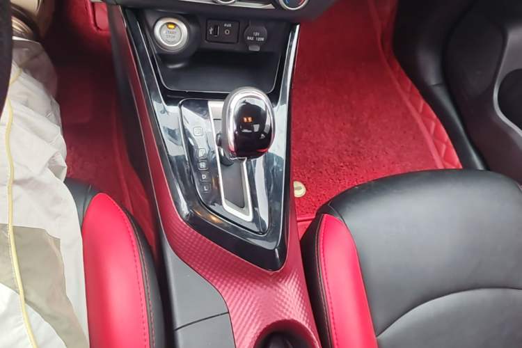 Used Nissan Lannia 2016 1.6L CVT Smart Cool Edition Gear Lever