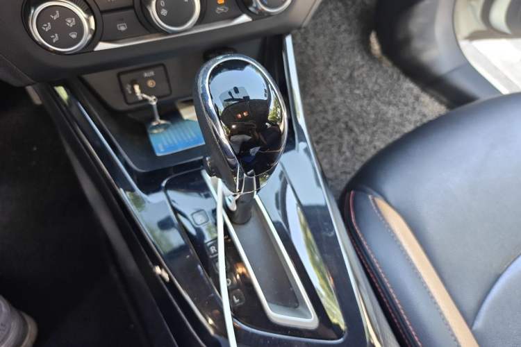 Used Nissan Lannia 2016 1.6L CVT Cool Edition Gear Lever