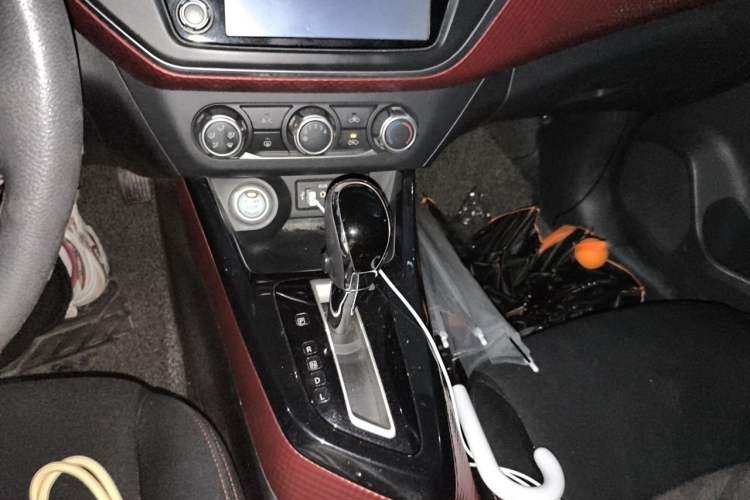 Used Nissan Lannia 2016 1.6L CVT Smart Cool Edition Gear Lever