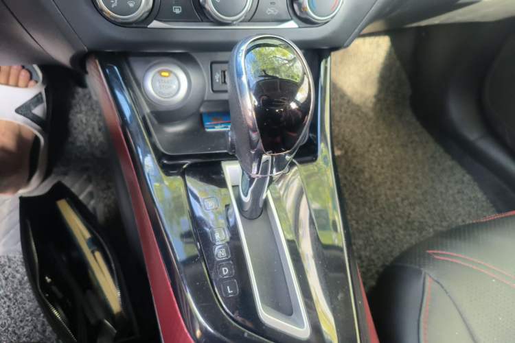 Used Nissan Lannia 2016 1.6L CVT Smart Cool Edition Gear Lever