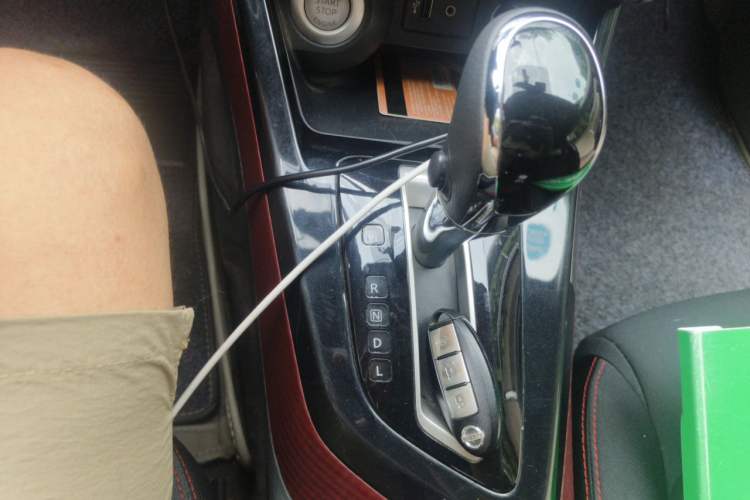 Used Nissan Lannia 2016 1.6L CVT Smart Cool Edition Gear Lever