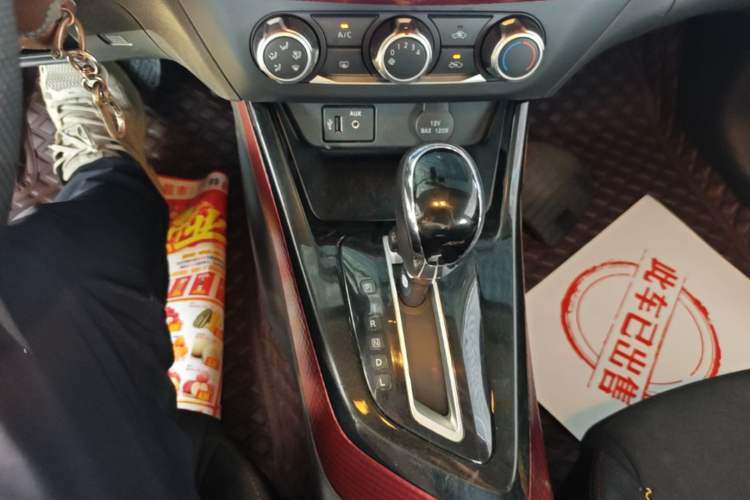 Used Nissan Lannia 2016 1.6L CVT Cool Edition Gear Lever