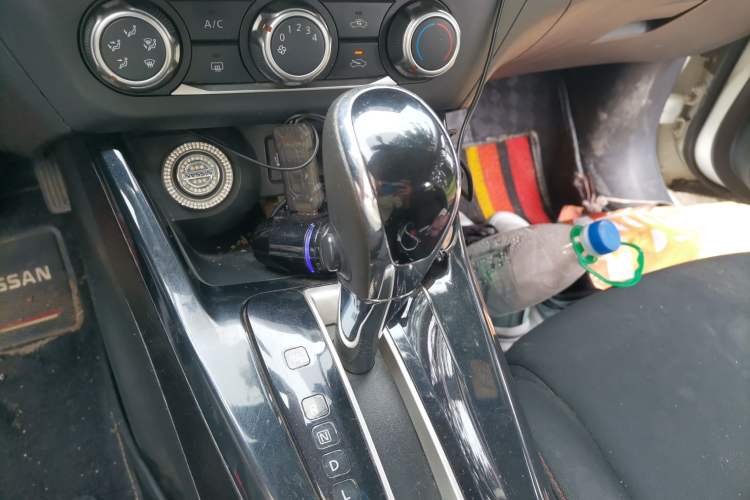 Used Nissan Lannia 2016 1.6L CVT Smart Cool Edition Gear Lever
