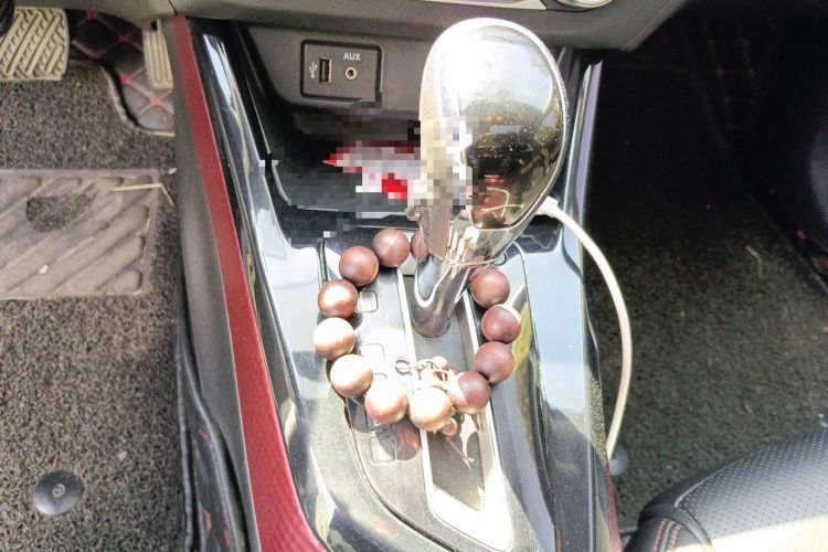 Used Nissan Lannia 2016 1.6L CVT Cool Edition Gear Lever