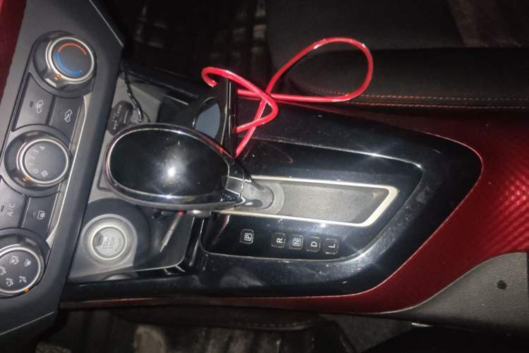 Used Nissan Lannia 2016 1.6L CVT Smart Cool Edition Gear Lever