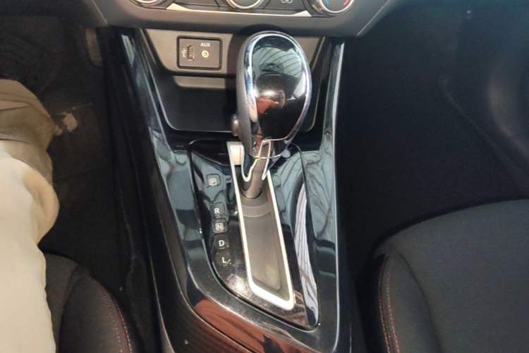 Used Nissan Lannia 2016 1.6L CVT Cool Edition Gear Lever