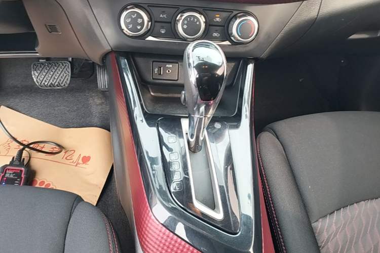 Used Nissan Lannia 2016 1.6L CVT Cool Edition Gear Lever