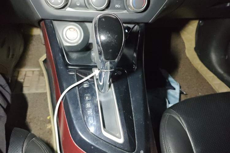 Used Nissan Lannia 2016 1.6L CVT Smart Cool Edition Gear Lever