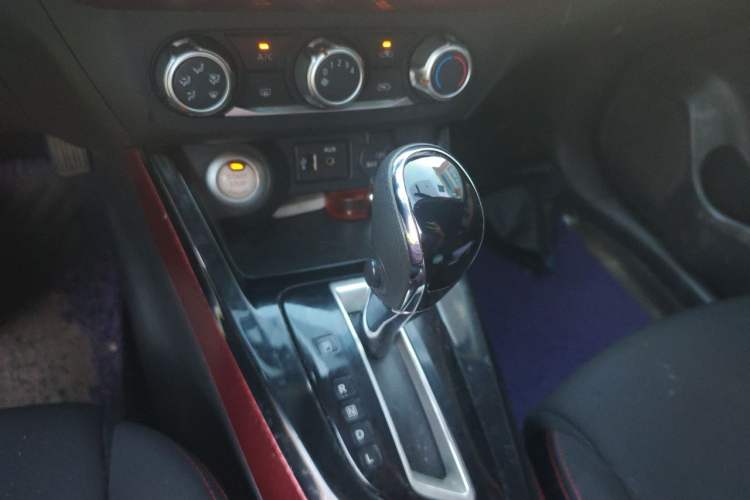 Used Nissan Lannia 2016 1.6L CVT Smart Cool Edition Gear Lever