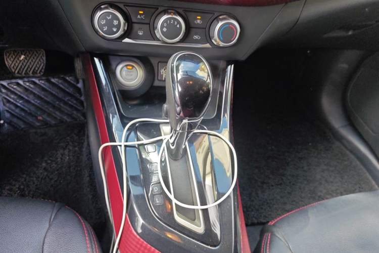 Used Nissan Lannia 2016 1.6L CVT Smart Cool Edition Gear Lever