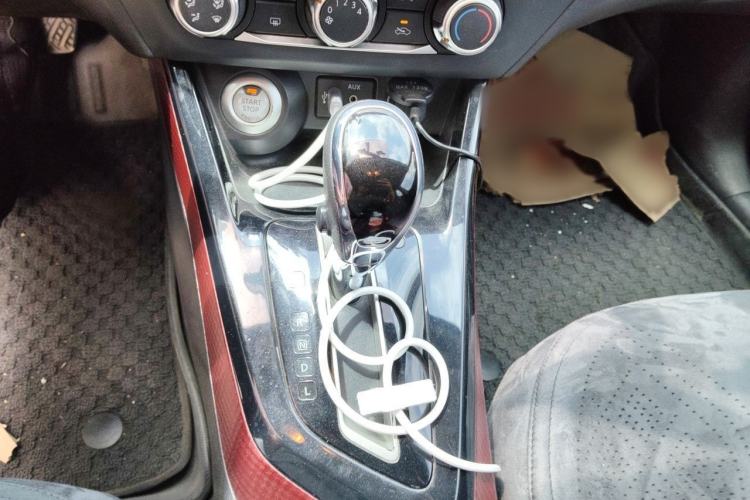 Used Nissan Lannia 2016 1.6L CVT Smart Cool Edition Gear Lever