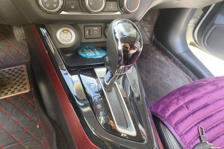 Used Nissan Lannia 2016 1.6L CVT Smart Cool Edition Gear Lever