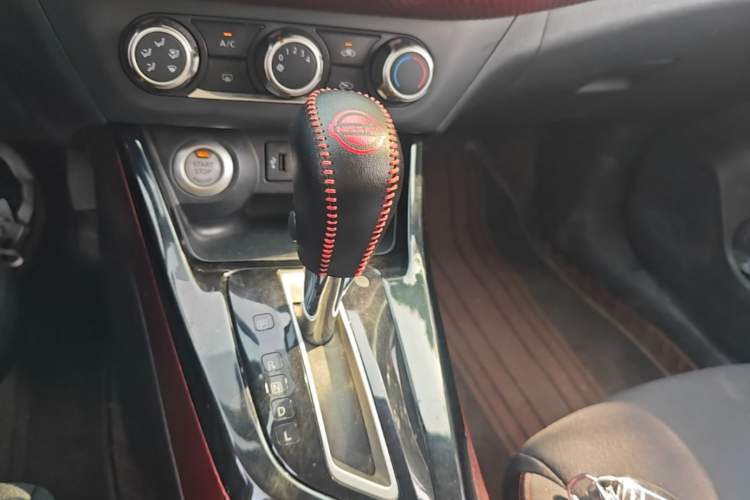 Used Nissan Lannia 2016 1.6L CVT Smart Cool Edition Gear Lever