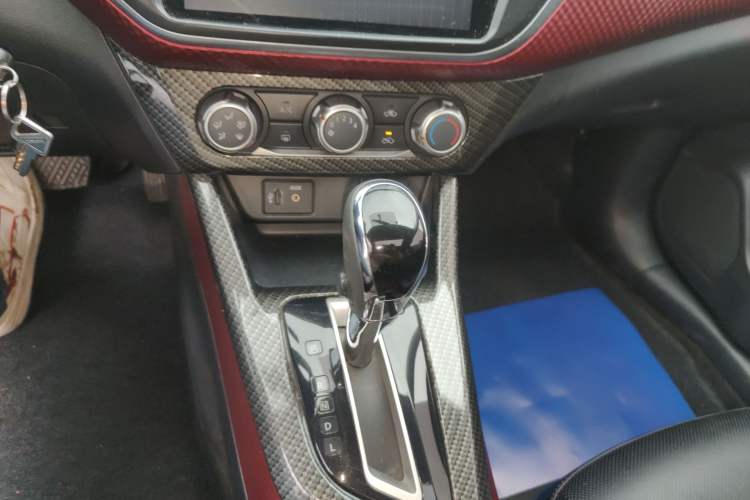 Used Nissan Lannia 2016 1.6L CVT Cool Edition Gear Lever