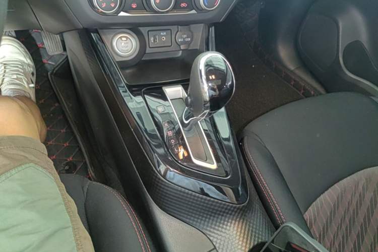 Used Nissan Lannia 2016 1.6L CVT Smart Edition Gear Lever