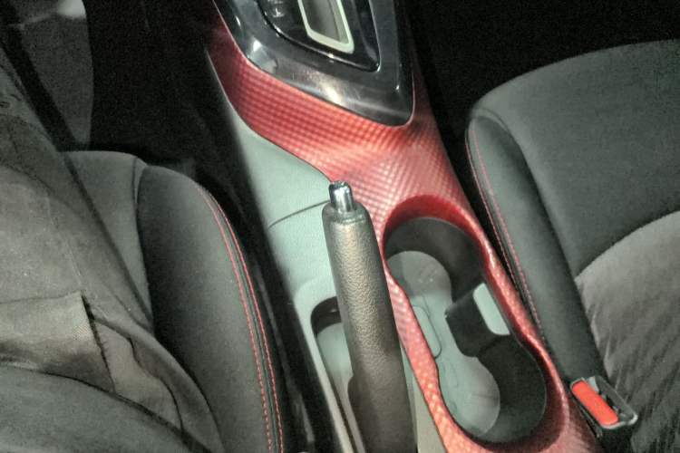 Used Nissan Lannia 2016 1.6L CVT Smart Cool Edition Gear Lever
