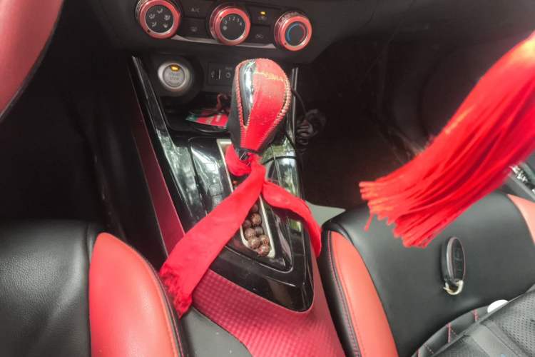 Used Nissan Lannia 2016 1.6L CVT Smart Cool Edition Gear Lever
