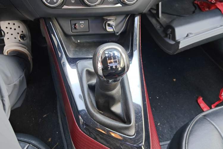 Used Nissan Lannia 2016 1.6L Manual Cool Edition Gear Lever