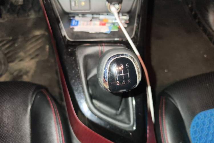 Used Nissan Lannia 2016 1.6L Manual Cool Edition Gear Lever
