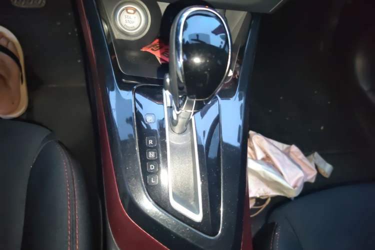 Used Nissan Lannia 2016 1.6L CVT Smart Cool Edition Gear Lever