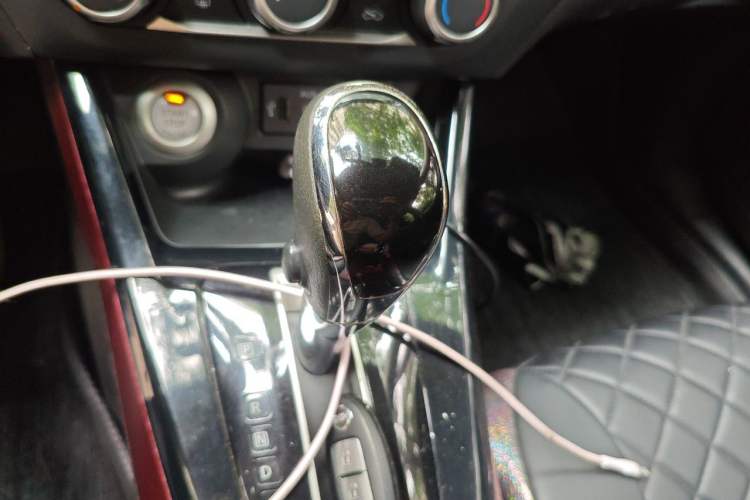 Used Nissan Lannia 2016 1.6L CVT Smart Cool Edition Gear Lever