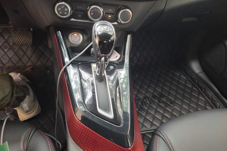 Used Nissan Lannia 2016 1.6L CVT Smart Cool Edition Gear Lever