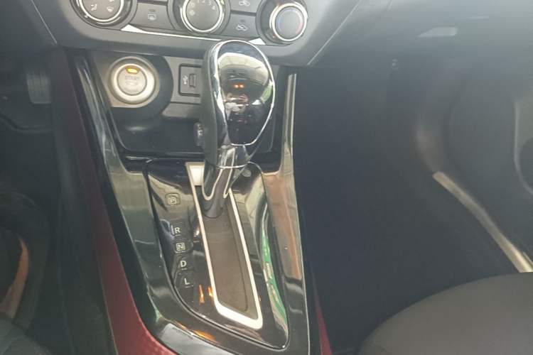 Used Nissan Lannia 2016 1.6L CVT Smart Cool Edition Gear Lever