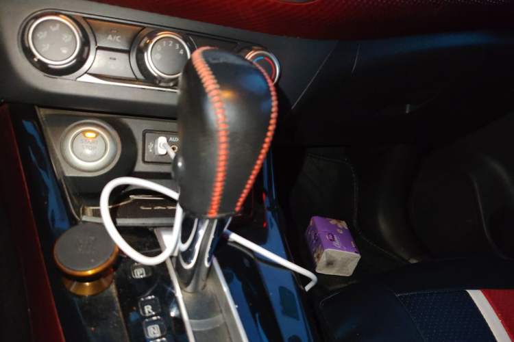 Used Nissan Lannia 2016 1.6L CVT Smart Cool Edition Gear Lever