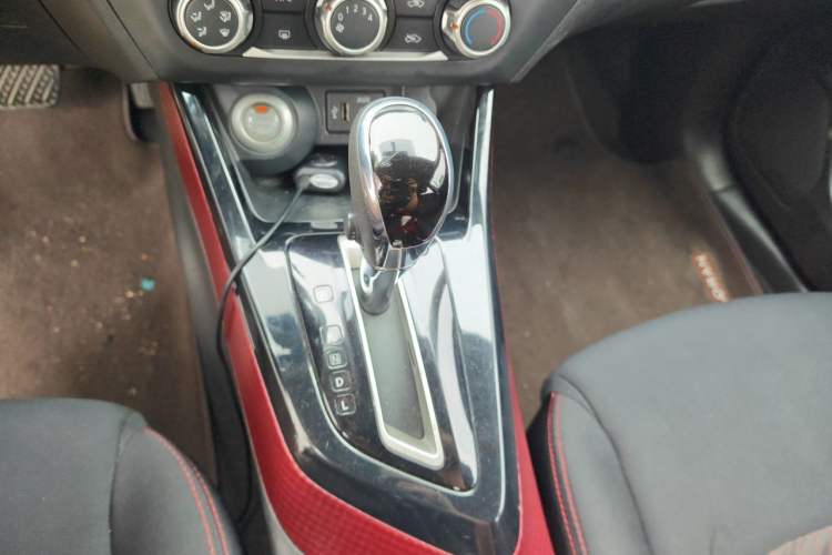 Used Nissan Lannia 2016 1.6L CVT Smart Cool Edition Gear Lever