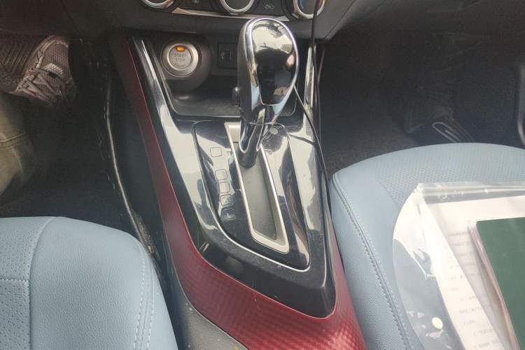 Used Nissan Lannia 2016 1.6L CVT Smart Cool Edition Gear Lever