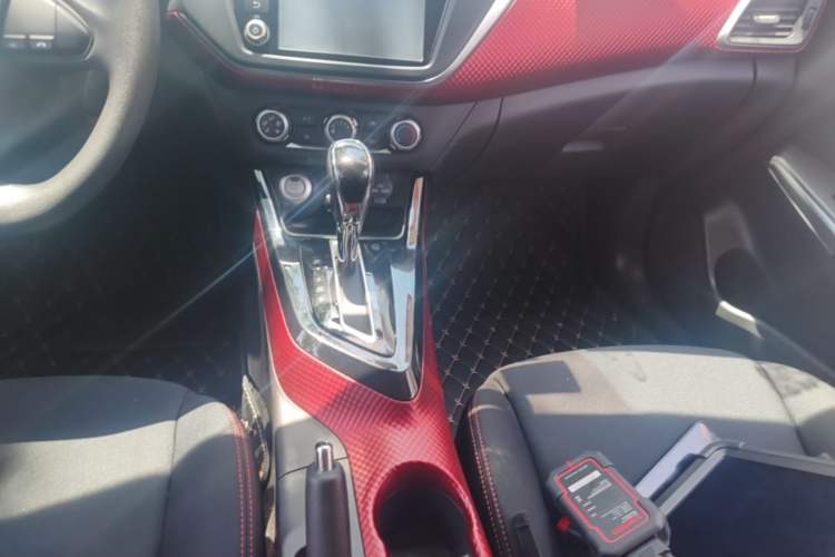 Used Nissan Lannia 2016 1.6L CVT Smart Cool Edition Gear Lever