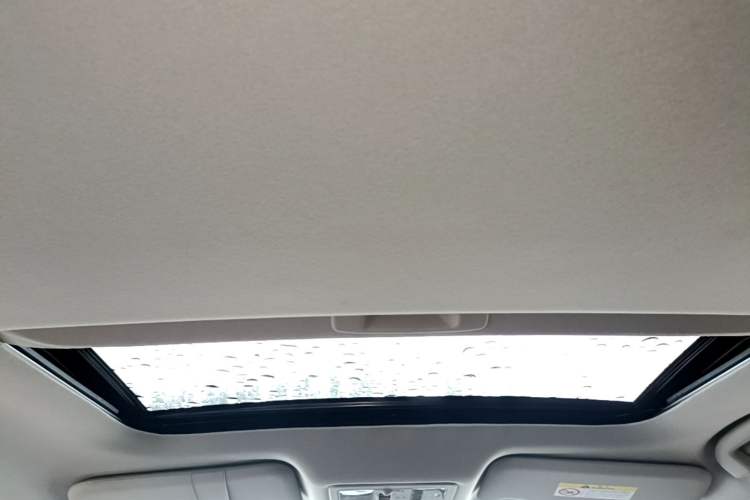 Used Nissan Lannia 2016 1.6L Manual Cool Edition Headliner