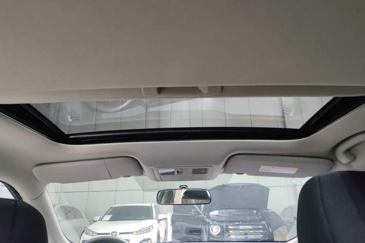 Used Nissan Lannia 2016 1.6L Manual Cool Edition Headliner