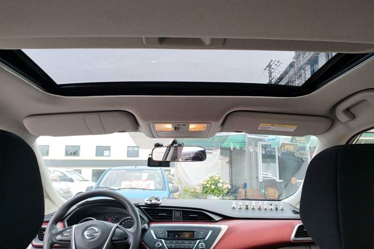 Used Nissan Lannia 2016 1.6L CVT Cool Edition Headliner