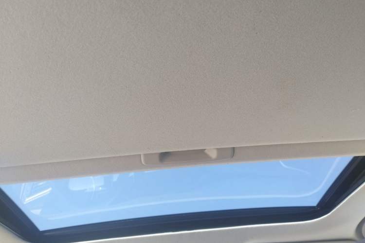 Used Nissan Lannia 2016 1.6L CVT Cool Edition Headliner
