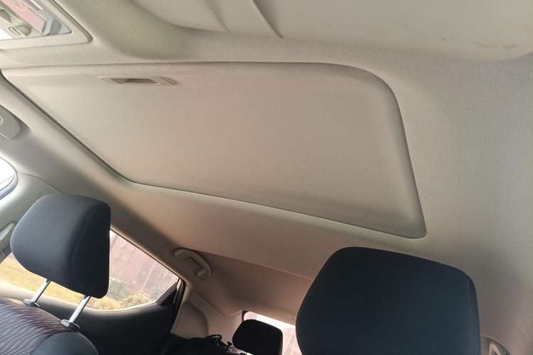 Used Nissan Lannia 2016 1.6L CVT Cool Edition Headliner