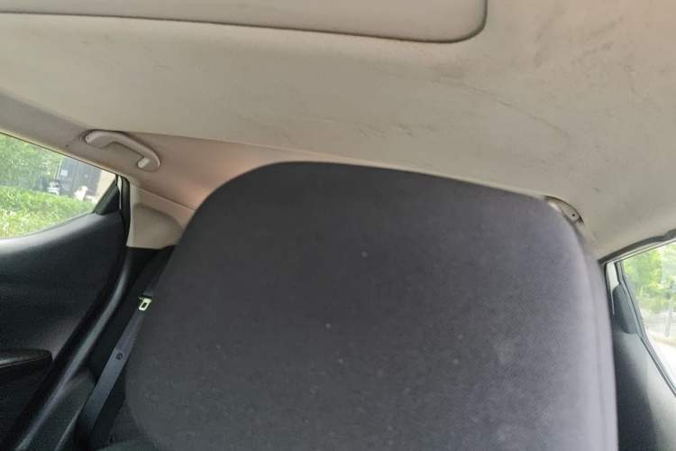 Used Nissan Lannia 2016 1.6L CVT Cool Edition Headliner