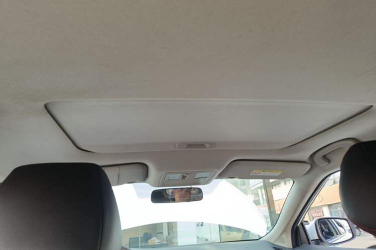 Used Nissan Lannia 2016 1.6L CVT Cool Edition Headliner
