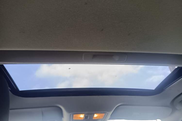 Used Nissan Lannia 2016 1.6L CVT Smart Cool Edition Headliner