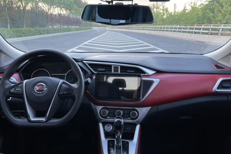 Used Nissan Lannia 2016 1.6L CVT Smart Edition Interior 2