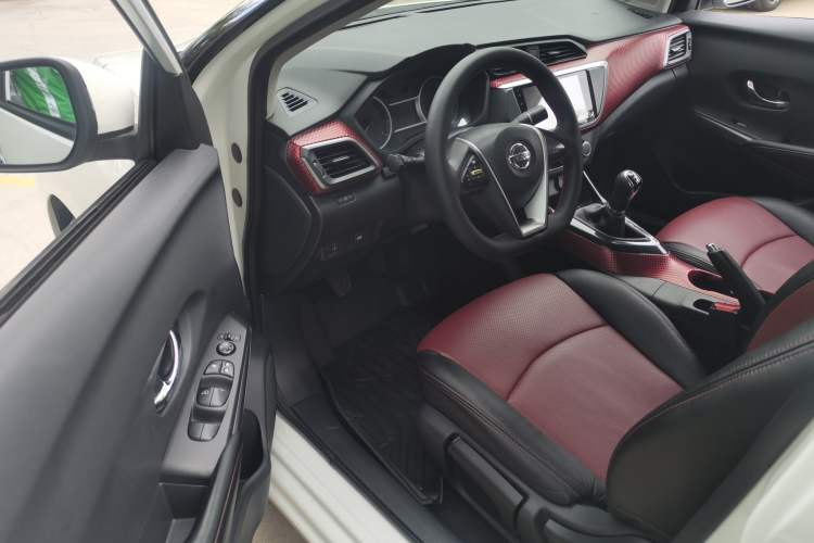 Used Nissan Lannia 2016 1.6L Manual Cool Edition Interior 2
