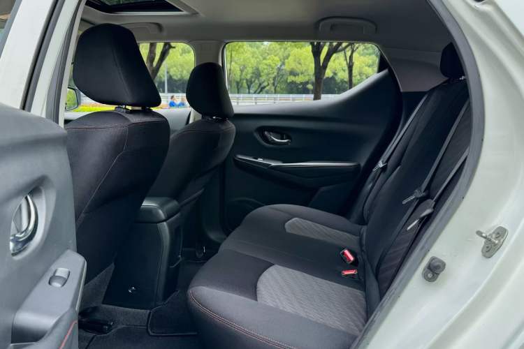 Used Nissan Lannia 2016 1.6L CVT Smart Cool Edition Interior 2