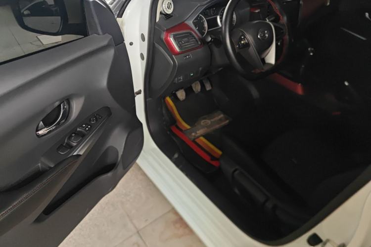 Used Nissan Lannia 2016 1.6L Manual Cool Edition Interior 3