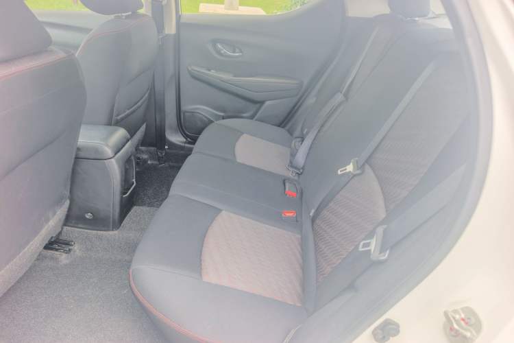 Used Nissan Lannia 2016 1.6L CVT Cool Edition Interior 3
