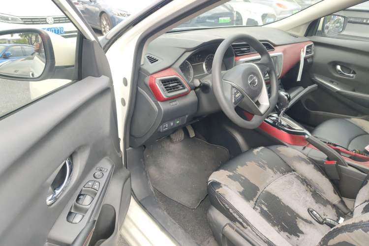 Used Nissan Lannia 2016 1.6L CVT Smart Cool Edition Interior 3